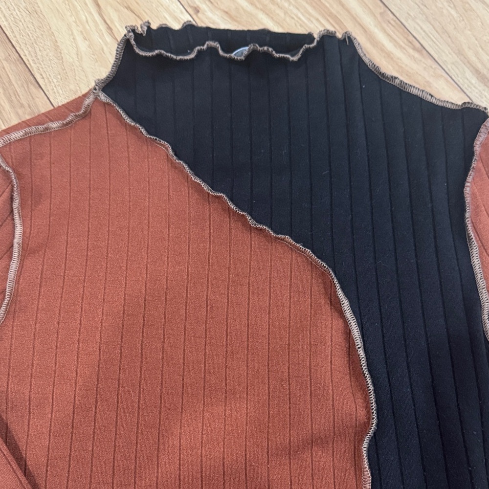 Two-Tone Ribbed Long Sleeve Top - Picture 2 of 4